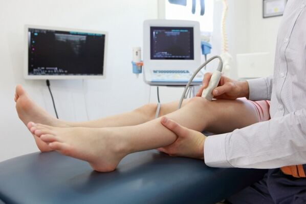 Esame delle gambe per le vene varicose prima dell'intervento chirurgico