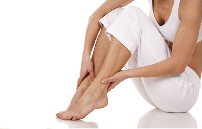Automassaggio delle gambe per prevenire le vene varicose